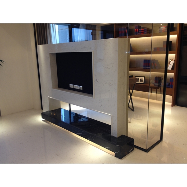 01 IMG_5116 人造雪白銀狐電視牆+底座黑白根-樂業街9樓s