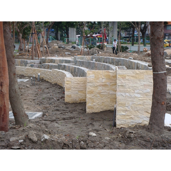 10 DSC01500 花圃-杏黃石7.5x30s