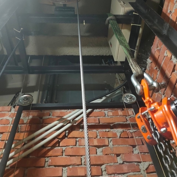 菜梯更換主鋼索-竤瑞機電工程有限公司