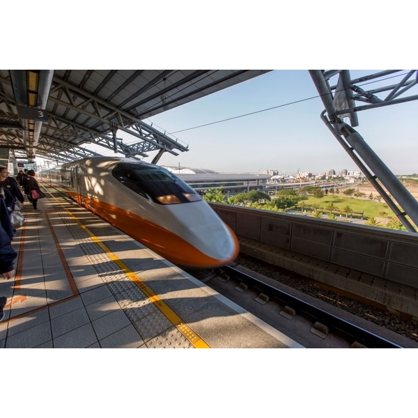 台灣高鐵烏日站月台,中北塗料企業股份有限公司