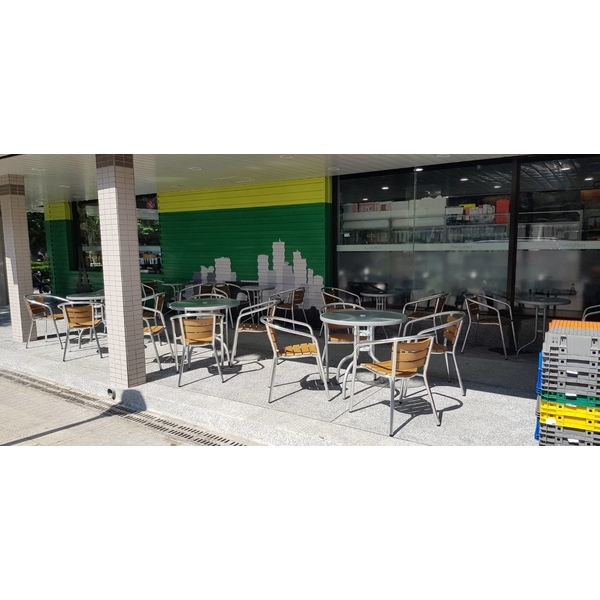 全家便利店 - 雨聲店 全家便利店 - 雨聲店-老貝壳股份有限公司