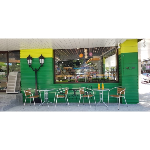 全家便利店 - 雨聲店 全家便利店 - 雨聲店,老貝壳股份有限公司