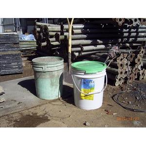 李建牌早強無收縮水泥 備料 02 與水混合充分攪拌