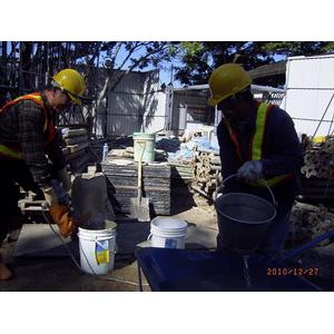 李建牌早強無收縮水泥 備料 02 與水混合充分攪拌