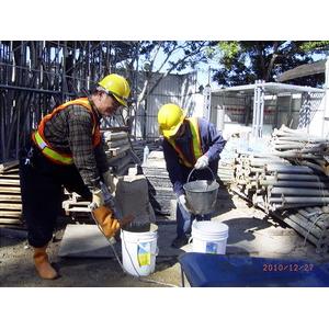 李建牌早強無收縮水泥 備料 02 與水混合充分攪拌