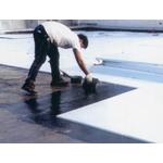 2、塗佈瀝青於防水層(毯)上面 - 光輪工業股份有限公司