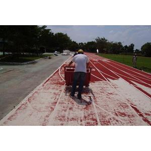 人工跑道施工步驟四植入矽砂 - 文定實業有限公司