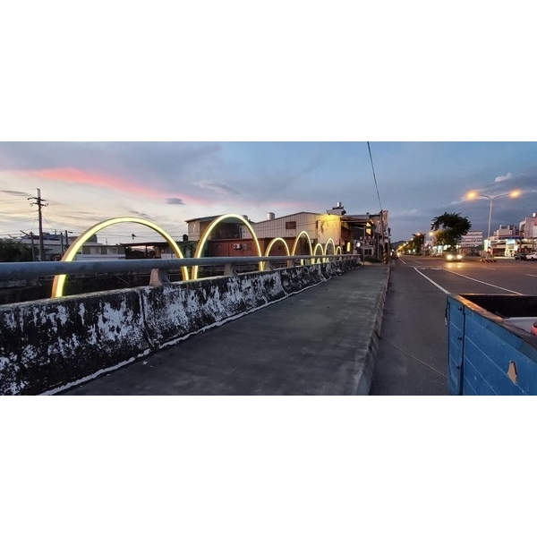 弧形燈箱-草屯鎮市區橋樑光環境景觀改善工程