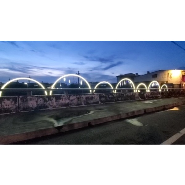 弧形燈箱-草屯鎮市區橋樑光環境景觀改善工程