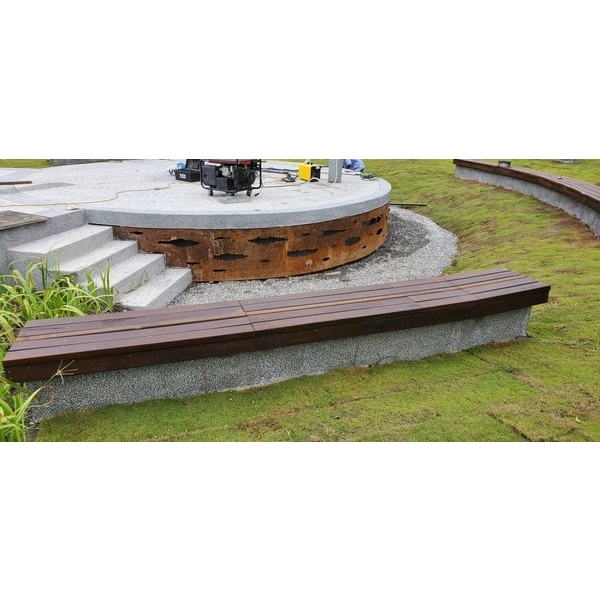 鐵器圖案鏤刻鋼板-康樂站前巨石廣場與史前花園工程