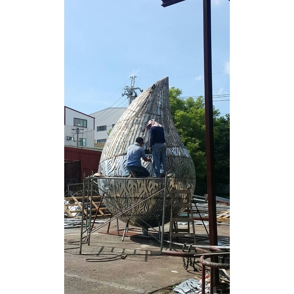 I仁義潭嘉義之眼-水滴裝置藝術-典雅雕塑工程有限公司