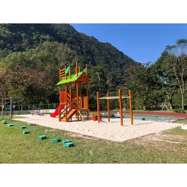 三峽區有木國小-塑木遊具設計