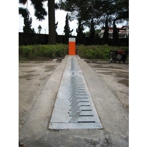 阻車器／豹牙機／地刺