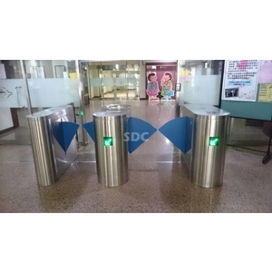 大型通關機／閘門