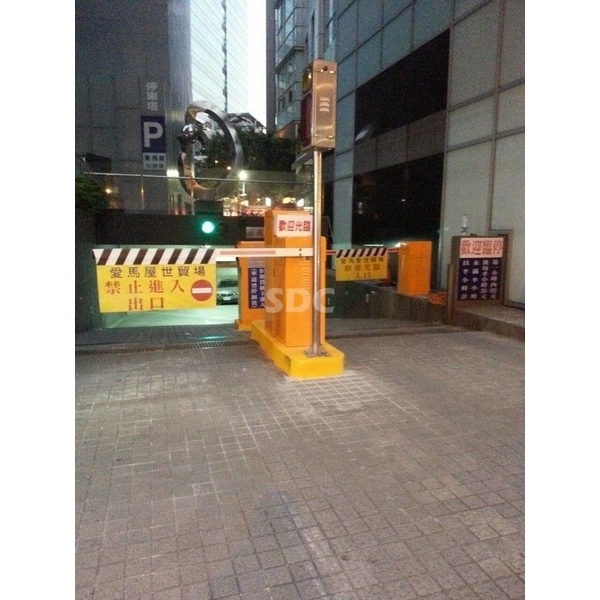 停車設備／出車燈