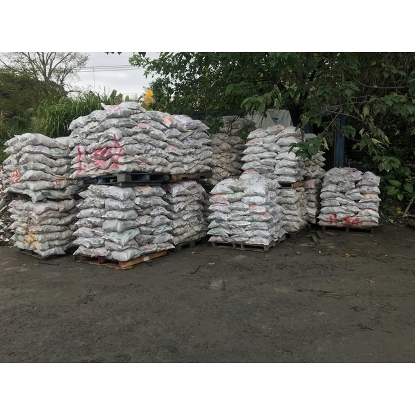 水泥塊-利榮鋼鐵有限公司