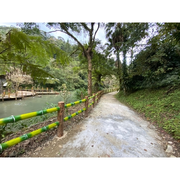 仿竹木欄杆 仿竹木欄杆-鴻山園藝有限公司