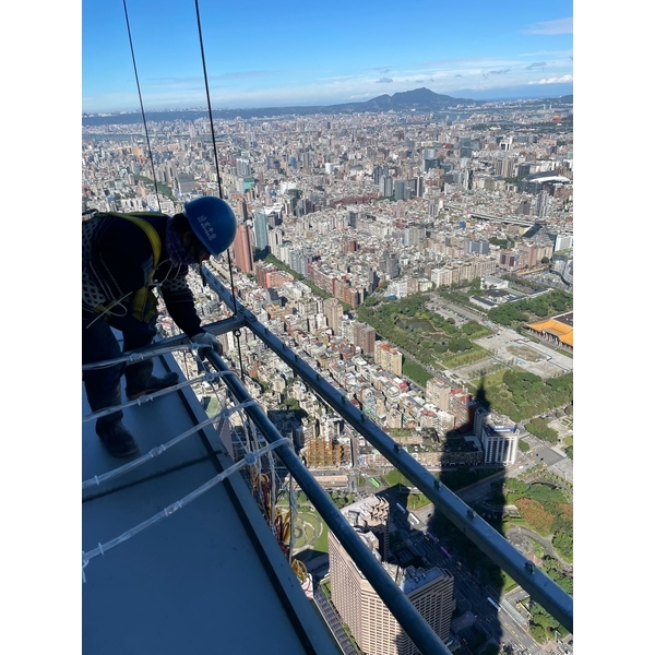 101 LED燈及跨年煙火工程 101 LED燈及跨年煙火工程-立都鷹架有限公司