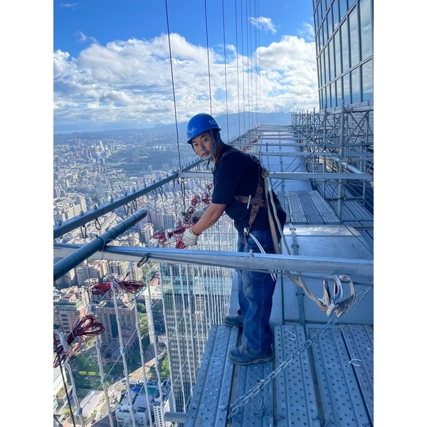 101 LED燈及跨年煙火工程 6張 101 LED燈及跨年煙火工程 6張-立都鷹架有限公司