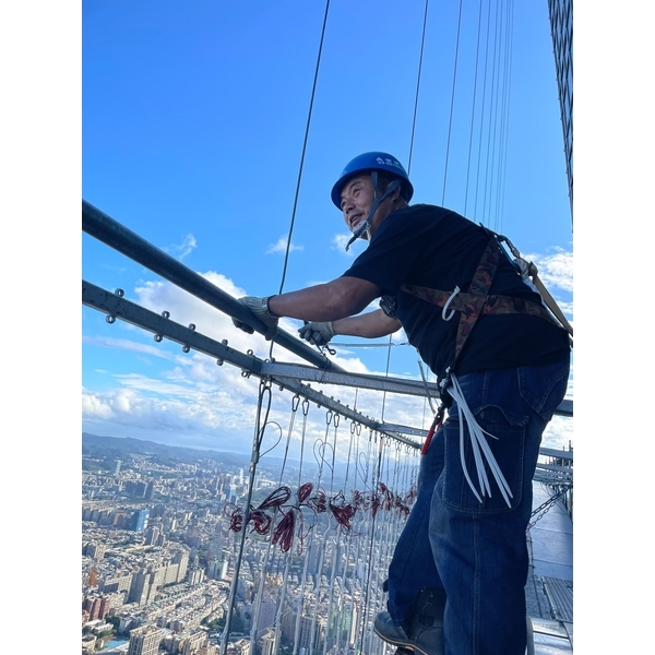 101 LED燈及跨年煙火工程 6張 101 LED燈及跨年煙火工程 6張-立都鷹架有限公司