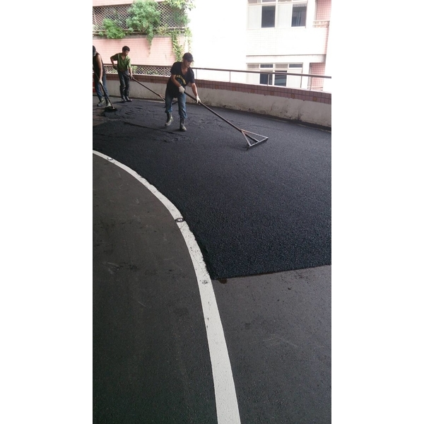 天母大葉高島屋停車場,龍泰土木包工業