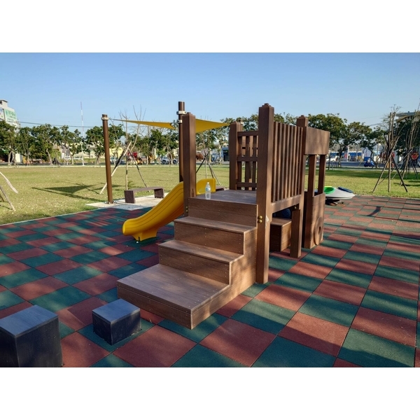 仿木材質兒童造型遊具