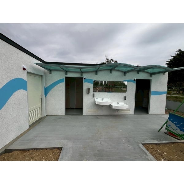 台中南屯94,95公園足球造型景觀廁所
