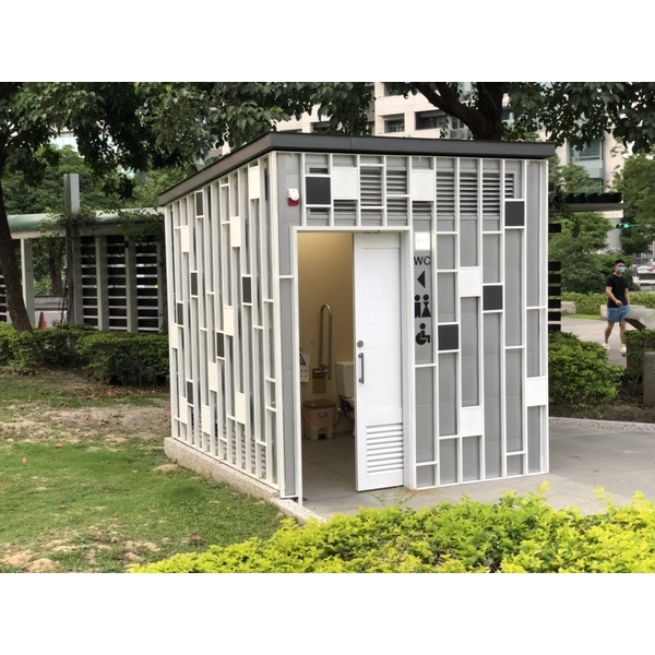 特製造型廁所-積木造型.愛心造型.彩繪.鋁格柵.補乳室.童趣-神功企業股份有限公司