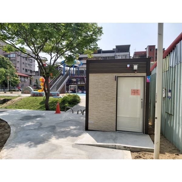 客製化尺寸陶瓷板外壁景觀廁所-神功企業股份有限公司