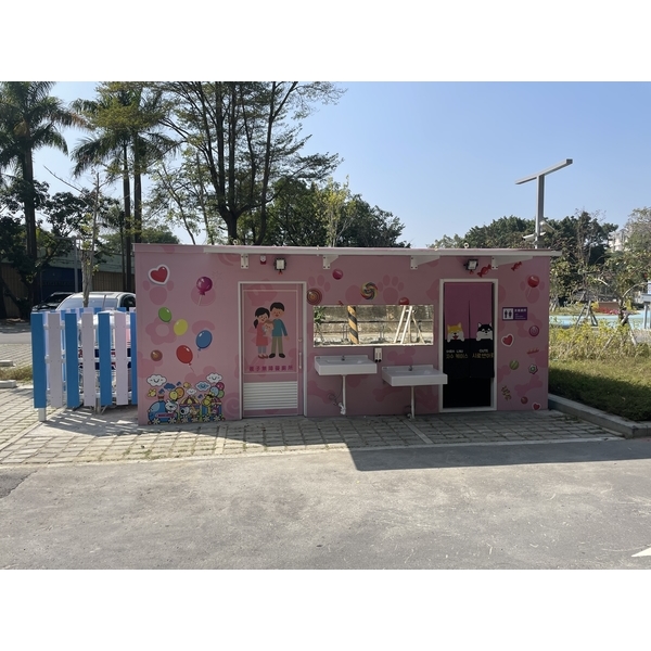 特製造型廁所-積木造型.愛心造型.彩繪.鋁格柵.補乳室.童趣-神功企業股份有限公司