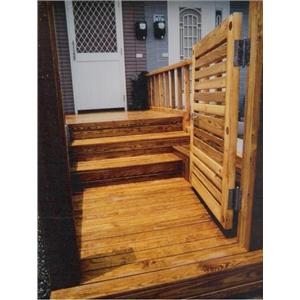 南方松地板與門