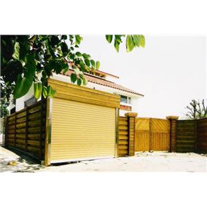 南方松牆與大門