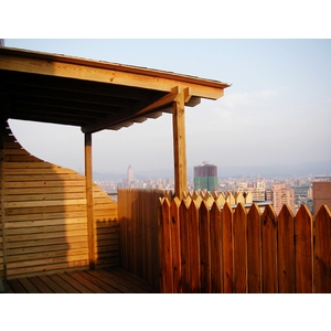 南方松花架與圍籬