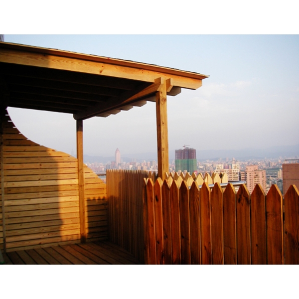 南方松花架與圍籬