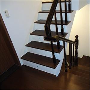 樓梯扶手(胡桃木)