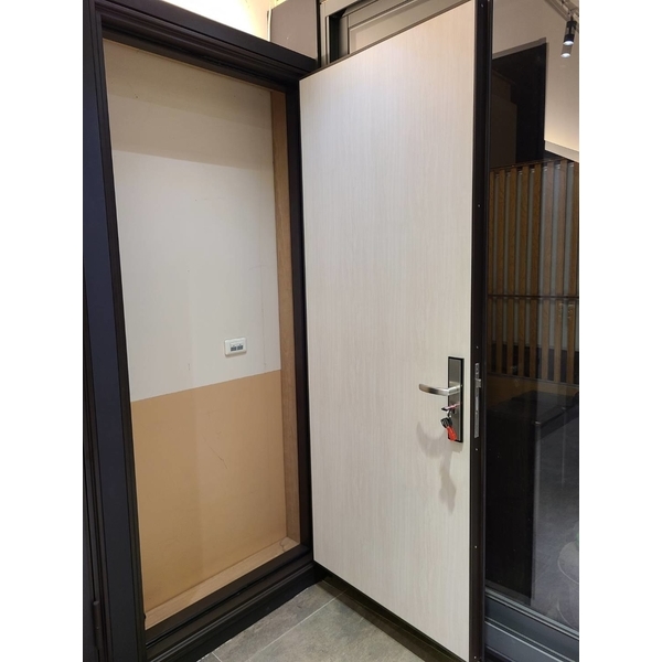 玄關門、房間門