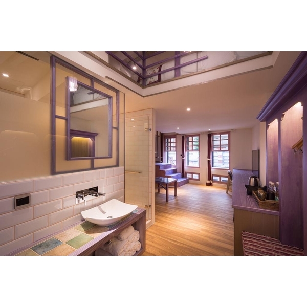 飯店崁牆面盆龍頭及面盆