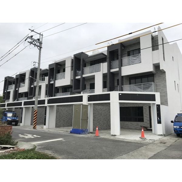 鋁門窗-長虹鋁業行