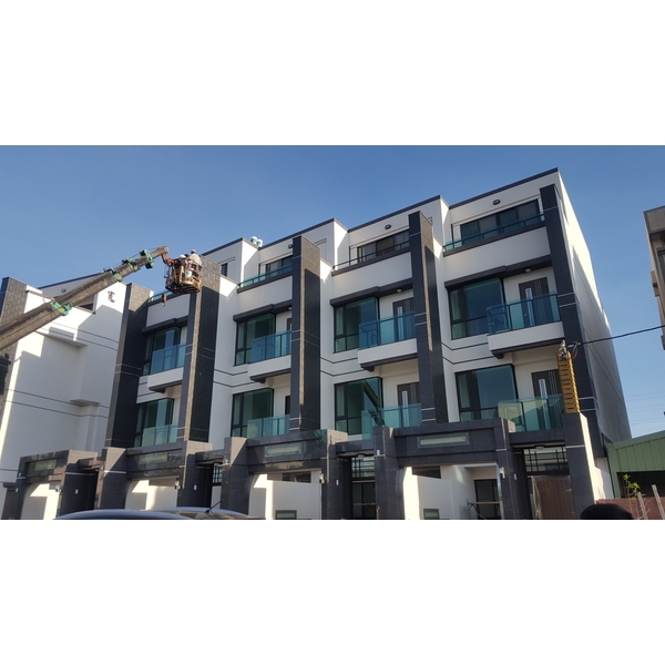 鋁門窗-長虹鋁業行