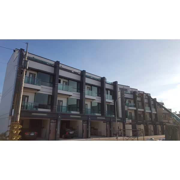 鋁門窗-長虹鋁業行