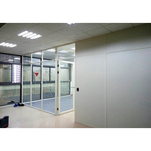 全玻美耐板面組合隔間01,優力特裝潢工程有限公司