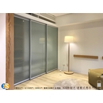 AL029-鋁色鋁框連動式懸吊門 - 億諠有限公司