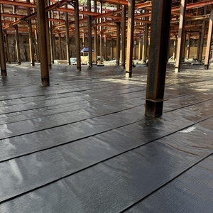 大底防潮布鋪設