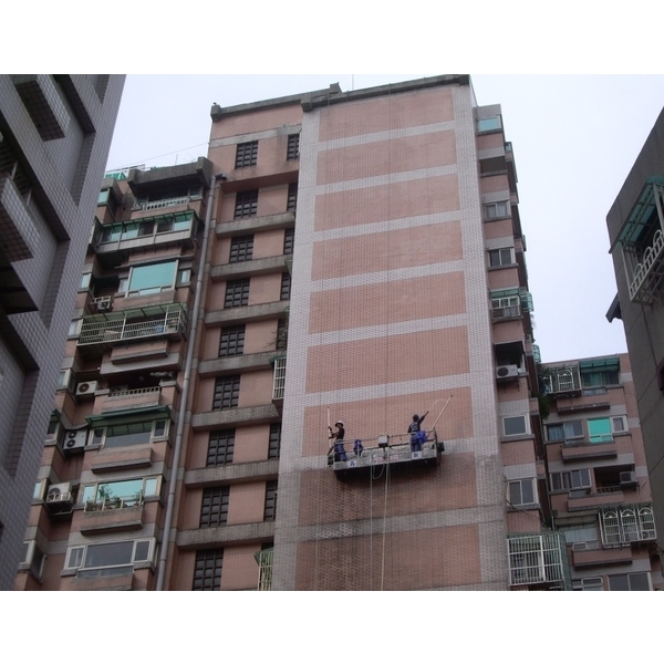 外牆清洗施工實景03,再新興業有限公司