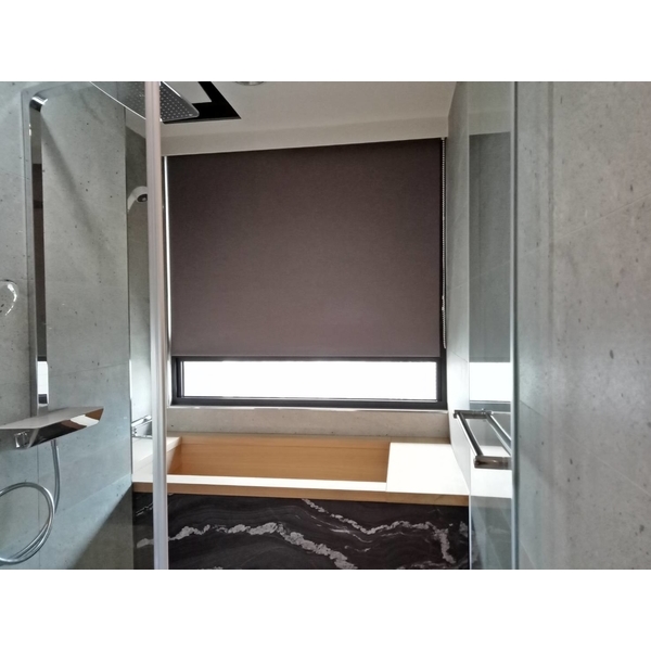 捲簾,婕侑有限公司