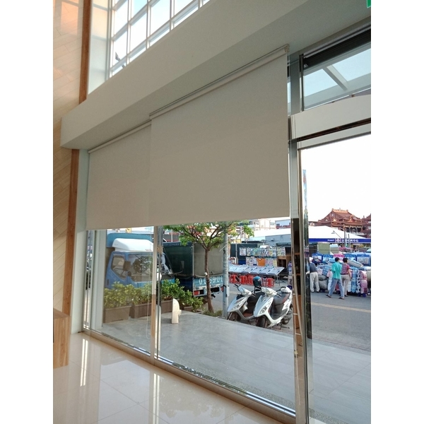 捲簾,婕侑有限公司