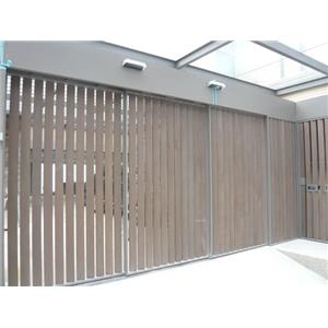 小坪頂三扇重疊車道門