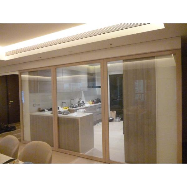 家用客廳廚房隔間門