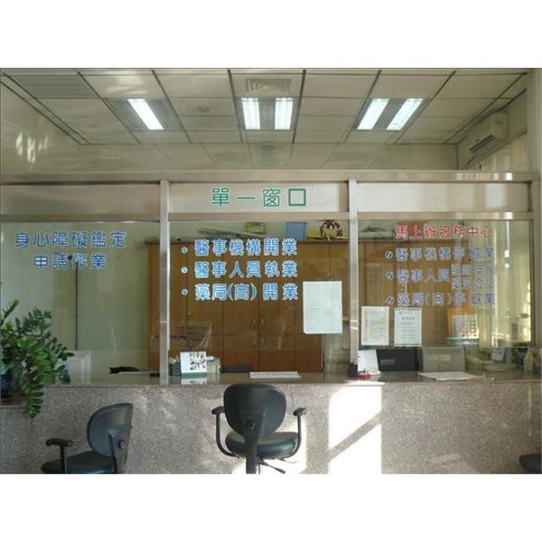 屏東衛生局 -施工前(窗口指示牌)