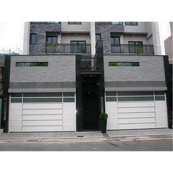 鐠適保摺疊門     玻璃+百葉+木紋歐風鋼板,豐順興門窗企業有限公司